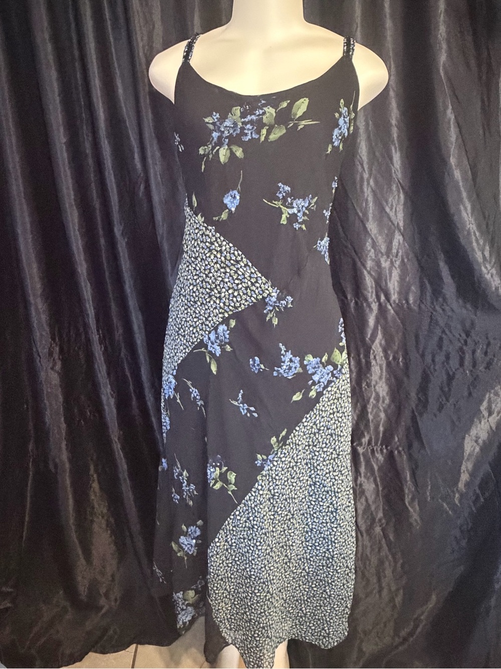Mlle Gabrielle Floral Midi Dress in Black & Blue Size 18